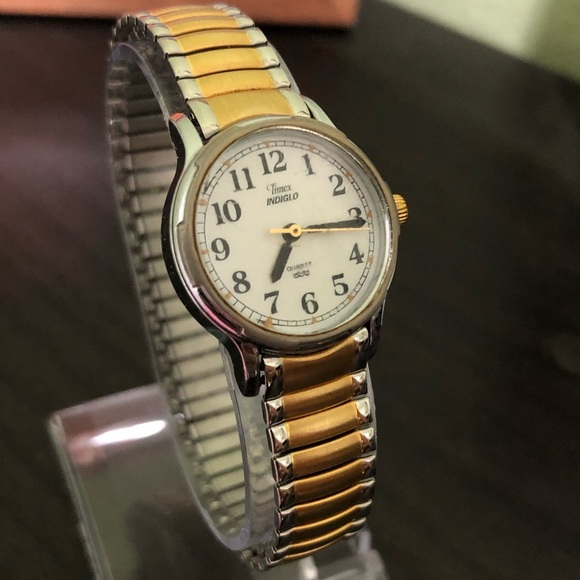 Women’s Timex Indiglo Watch Two Tone Gold & Silver (New Battery) Silver Face - Picture 4 of 8